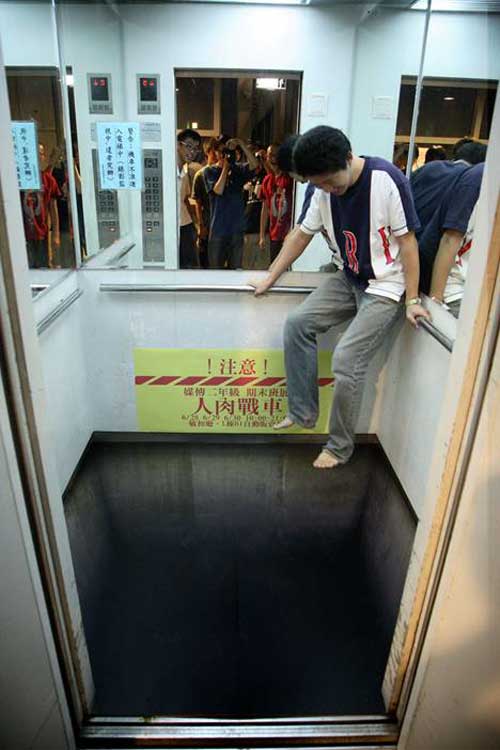 Elevator floor
